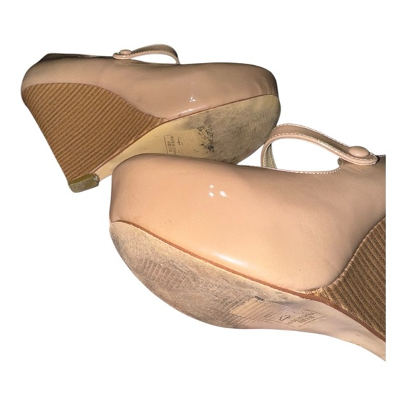 Shoe Dazzle EUC Beige Wedges Size 8 - Picture 6 of 6